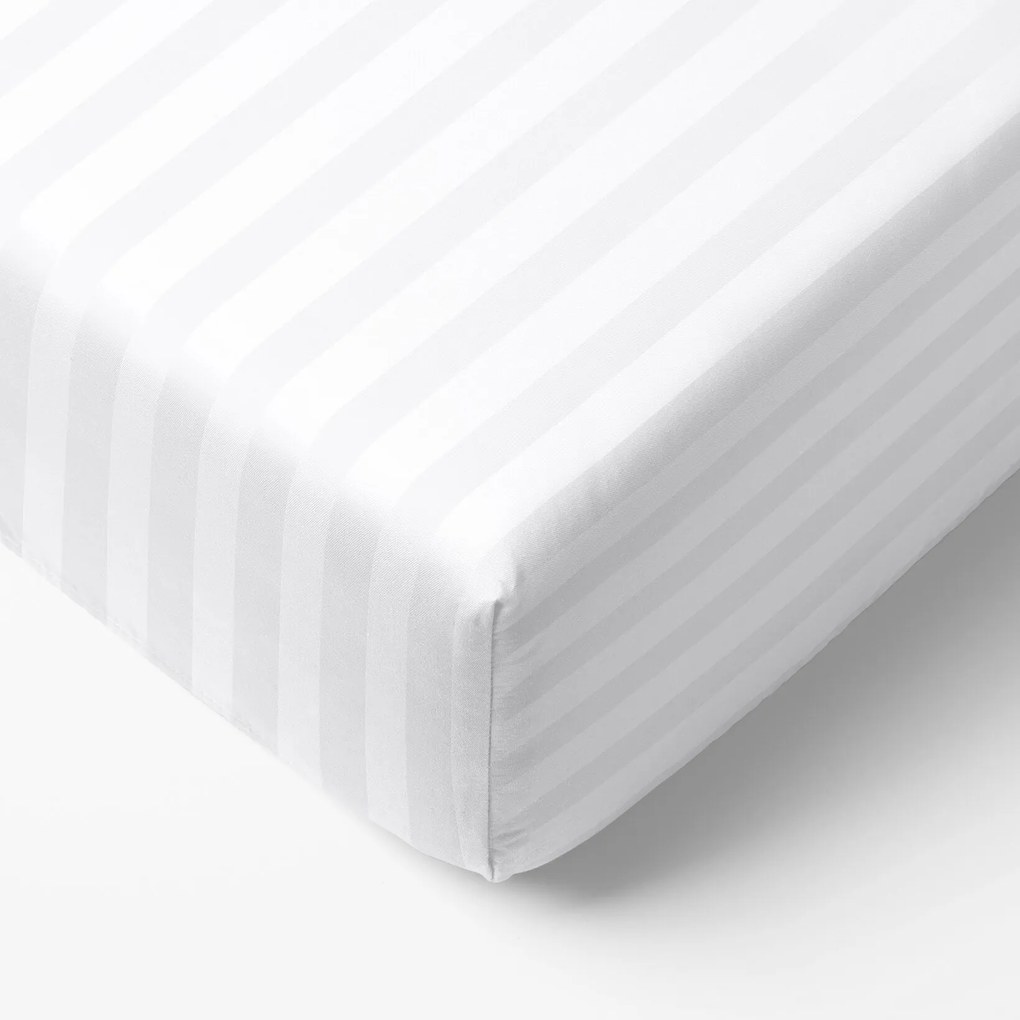 Goldea körgumis damaszt lepedő - fehér szatén csíkos 140 x 200 cm