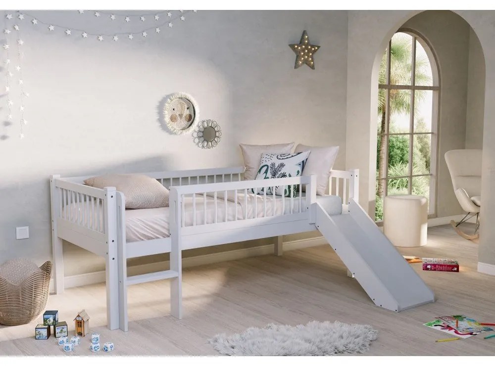 Fehér tölgyfa galéria gyerekágy csúszdával, ágyráccsal 90x200 cm Forrest – Vipack