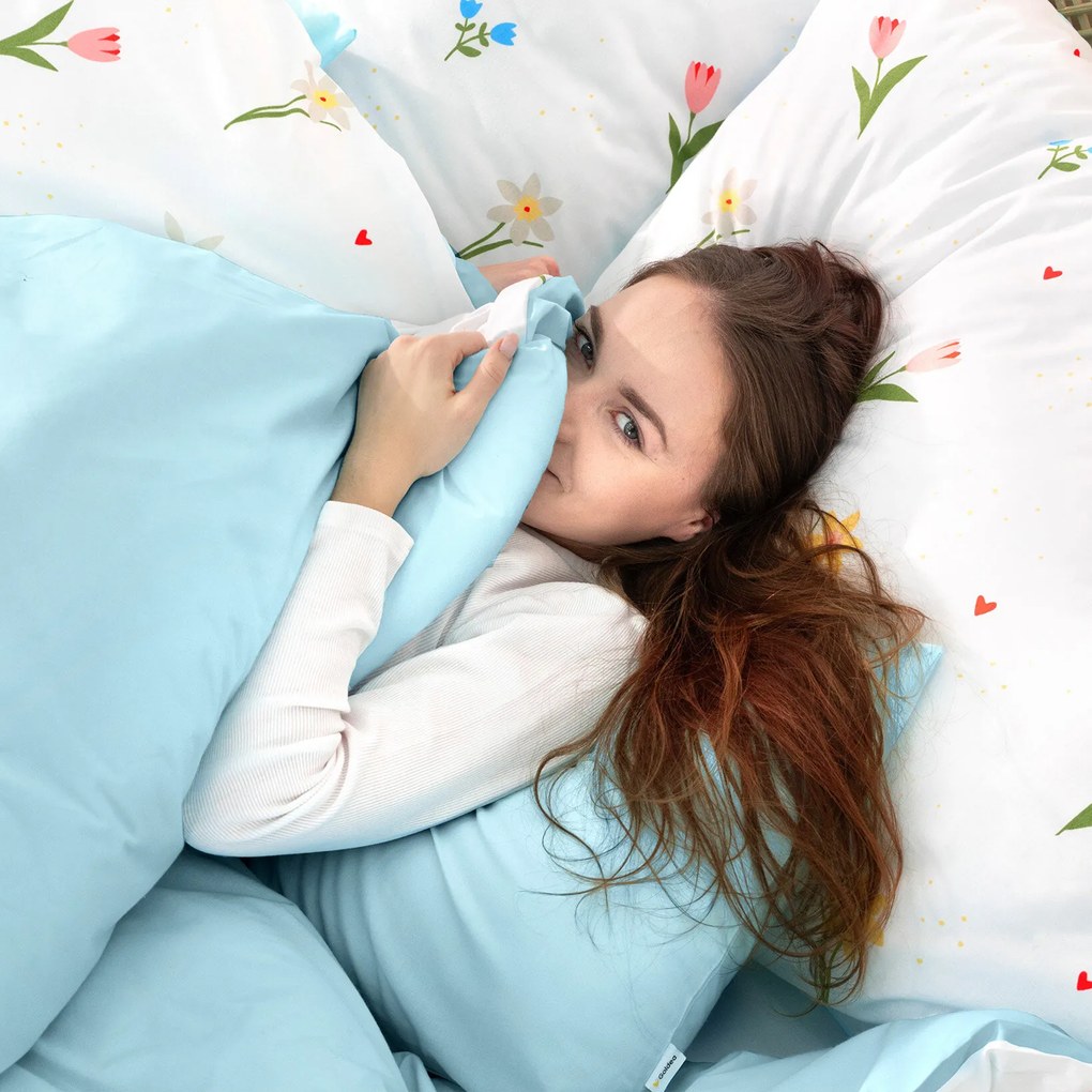 Goldea pamut ágyneműhuzat duo - virágos kert, égszínkék színű hátoldal 200 x 200 és 2db 70 x 90 cm