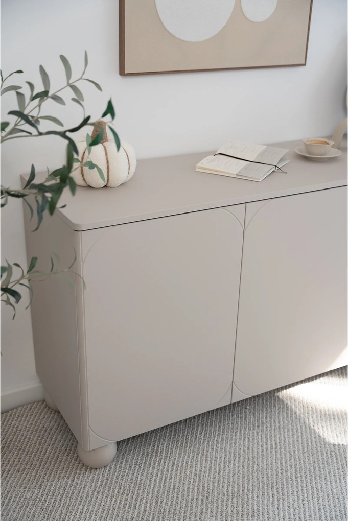 Sonatia II komód 150 cm háromajtós - kasmír / gömb lábak