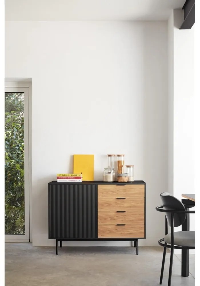 Fekete-natúr színű alacsony komód tölgyfa dekorral 108x80 cm Sierra – Teulat