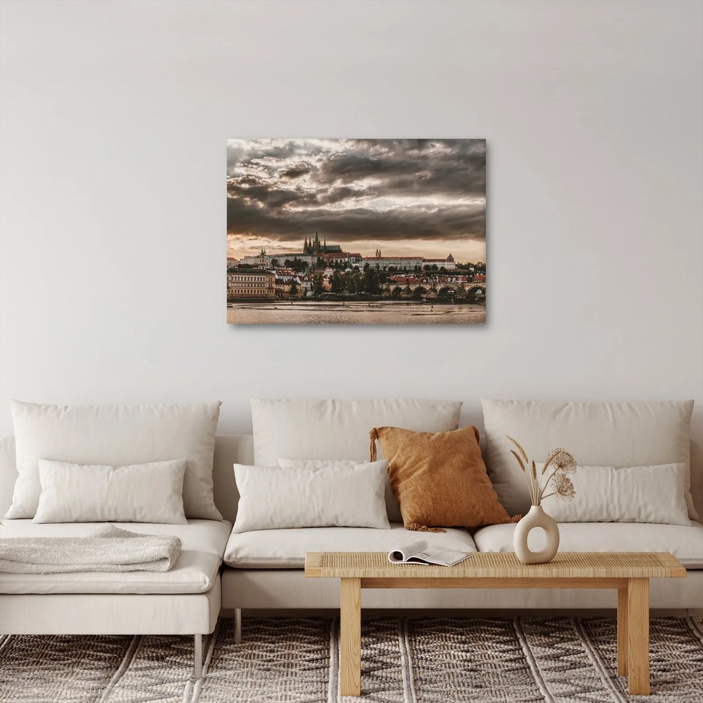 Kép - felhős Prága (70x50 cm)