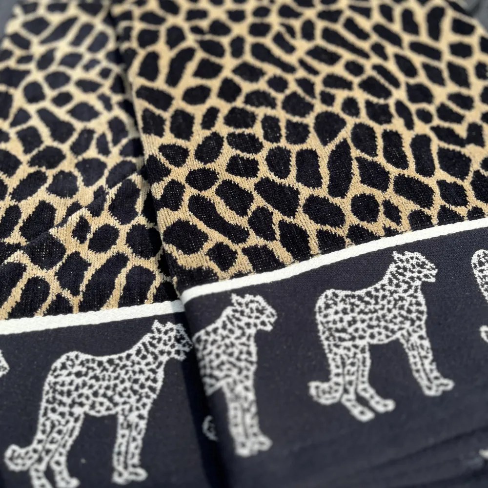 Afrika barna leopárd strandtörölköző