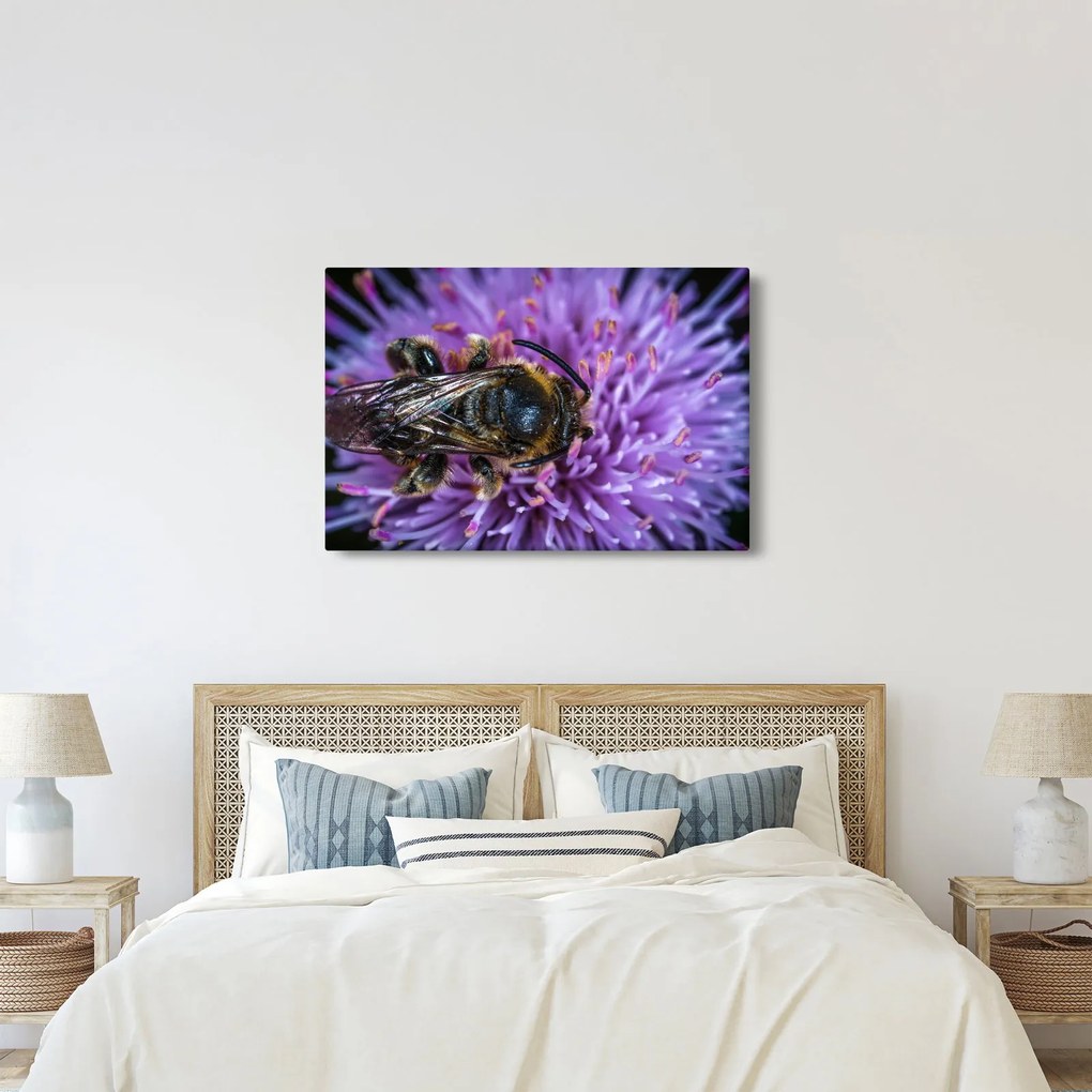 Méh a virágon képe (90x60 cm)