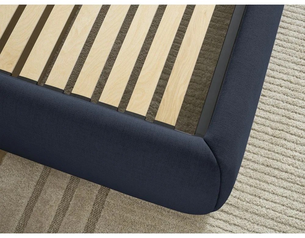 Sötétkék kárpitozott ágyneműtartós franciaágy ágyráccsal, ágytámla nélkül 180x200 cm Inera – Bobochic Paris