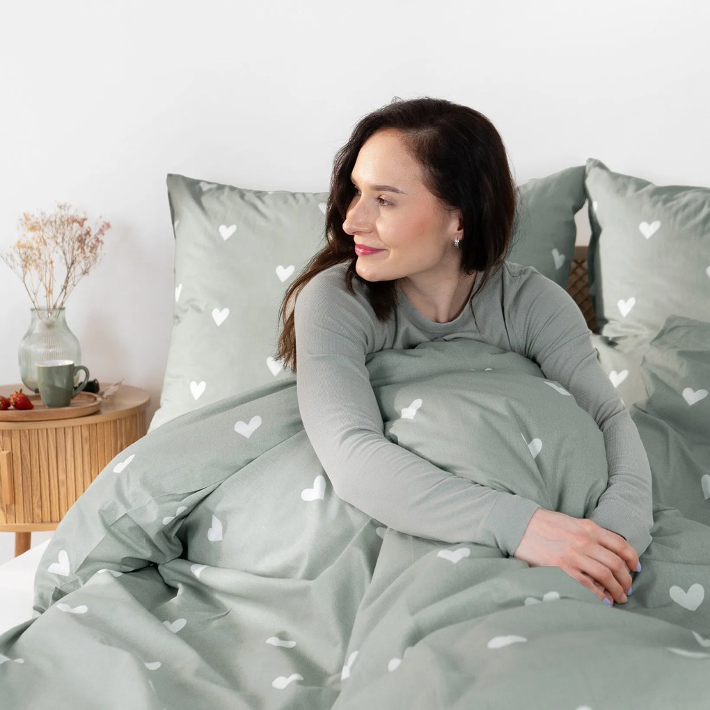 Goldea pamut ágyneműhuzat - szívecskék, zsálya színű alapon 150 x 200 és 50 x 60 cm