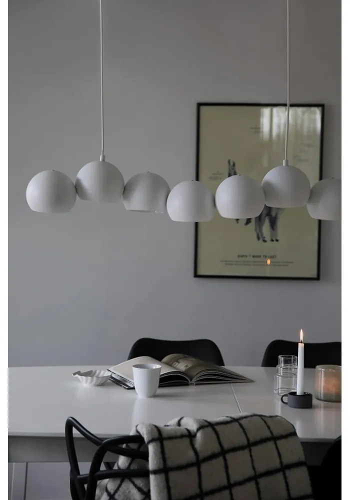 Fehér függőlámpa fém búrával Cupolo – Markslöjd