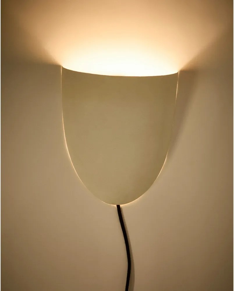 Fehér konnektorhoz csatlakoztatható fali lámpa Nibla – Kave Home