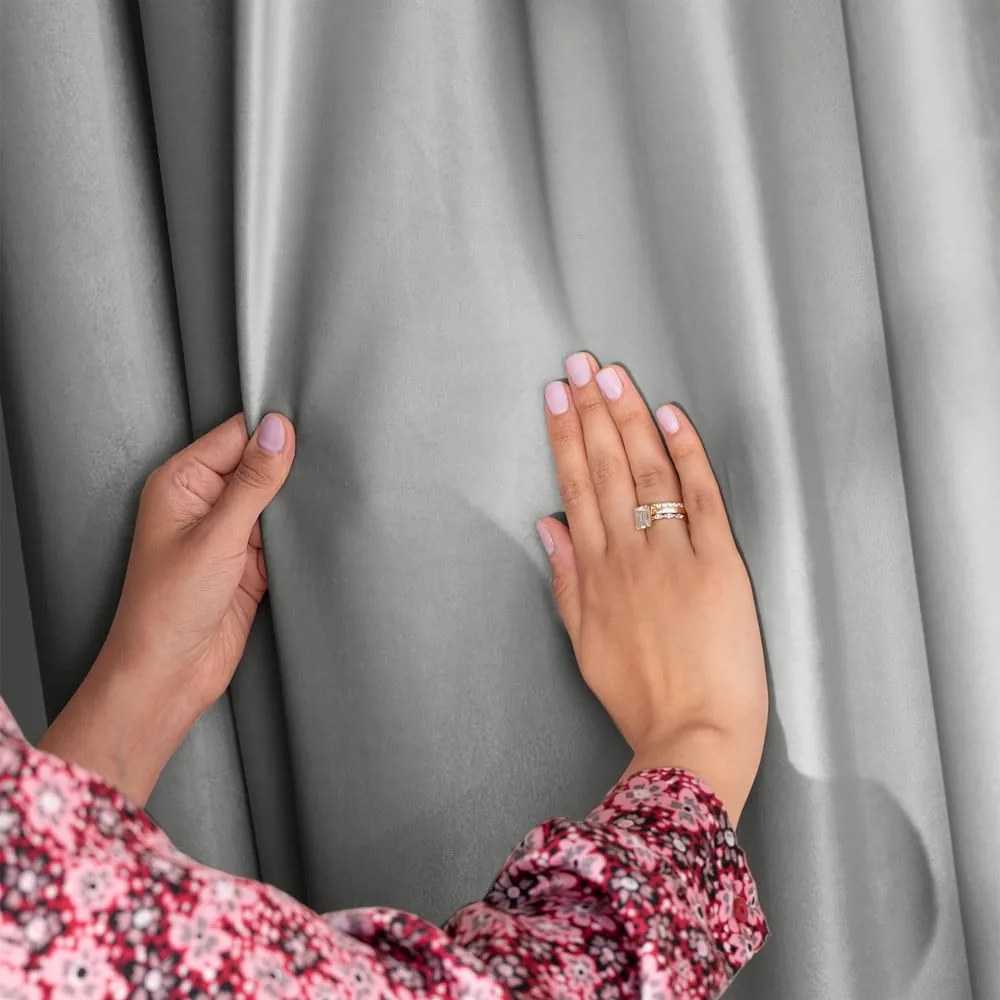 Világosszürke bársony dimout (részleges sötétítő) függöny 140x270 cm Eyelets – Restilo