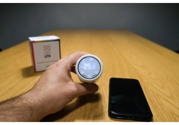 Immax NEO 07732C-KÉSZLET 4x Termosztatikus fej + BRIDGE PRO v3 2xAA/3V Wi-Fi Tuya