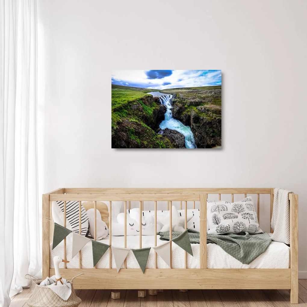Egy kép a vízesésről a sziklák között (üvegen) (70x50 cm)