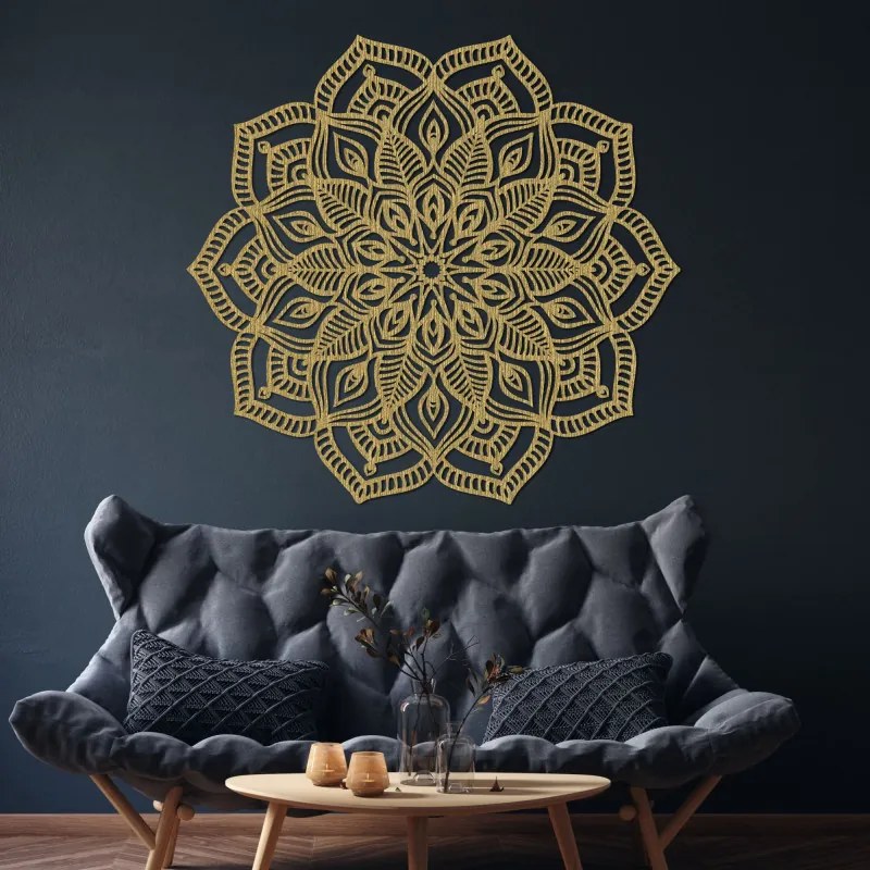 Fából készült mandala a falon | COUNESS