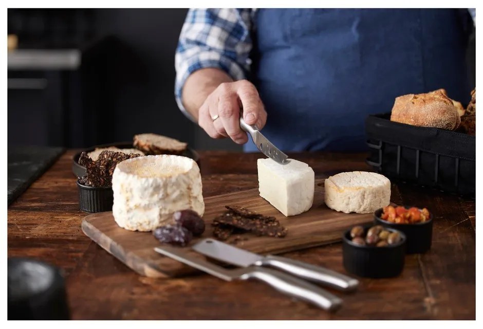 Fa vágódeszka tartozékokkal szeleteléshez 22x38 cm – Holm