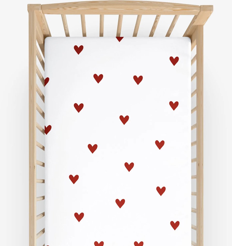 Goldea gyermek körgumis pamut lepedő kiságyba - piros szívecskék, fehér alapon 60 x 120 cm