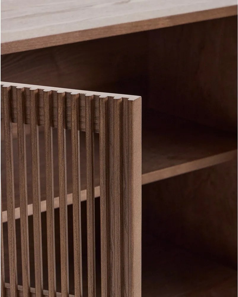 Sötétbarna komód diófa dekorral 181x71,5x42,5 cm Beyla – Kave Home