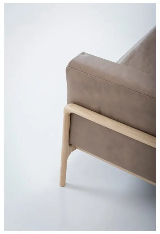 Fawn mandulabarna kanapé bivalybőrből, tömör tölgyfa szerkezettel, 240 cm - Gazzda