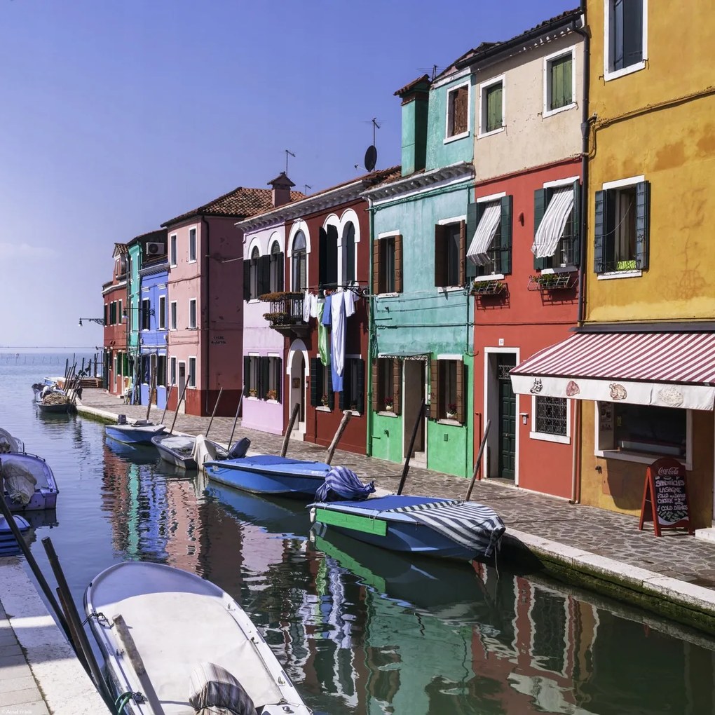 Poszter 40x40cm Többszínű házak a csatorna mellett, Assaf Frank