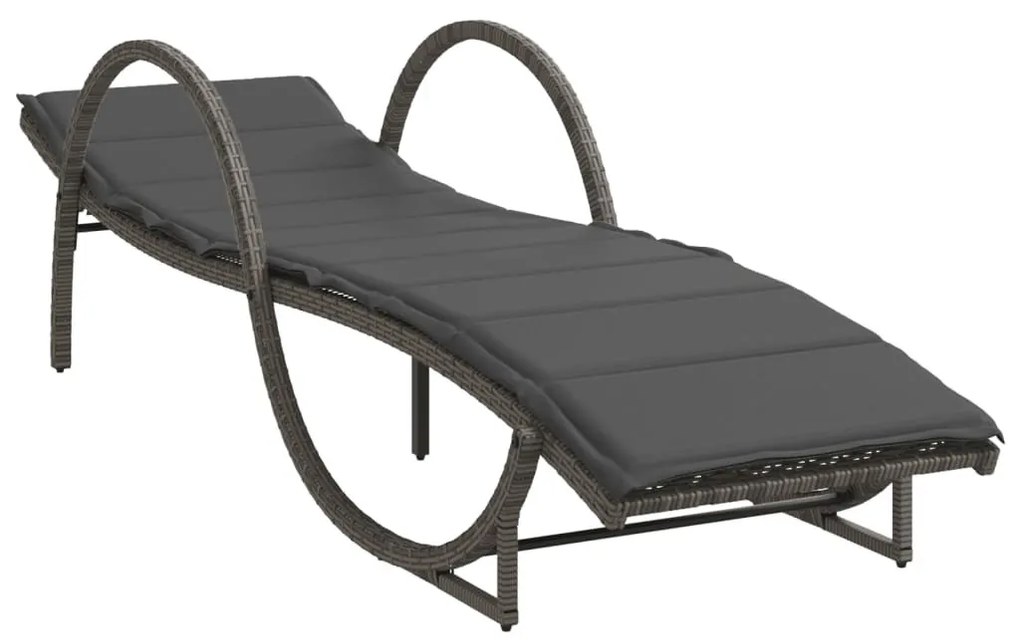 2 db szürke polyrattan napozóágy párnával