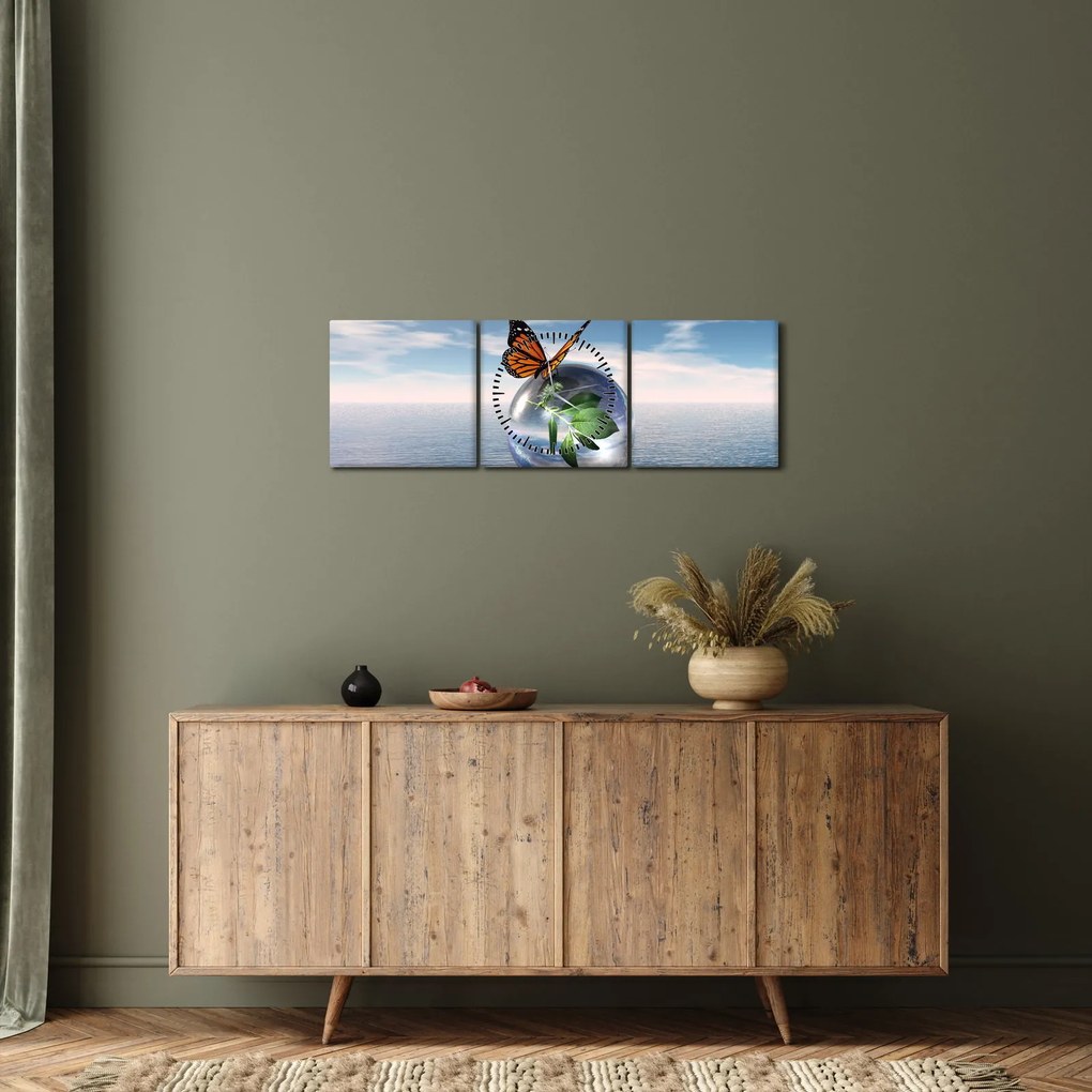 Pillangó képe egy üveggolyón (órával) (90x30 cm)