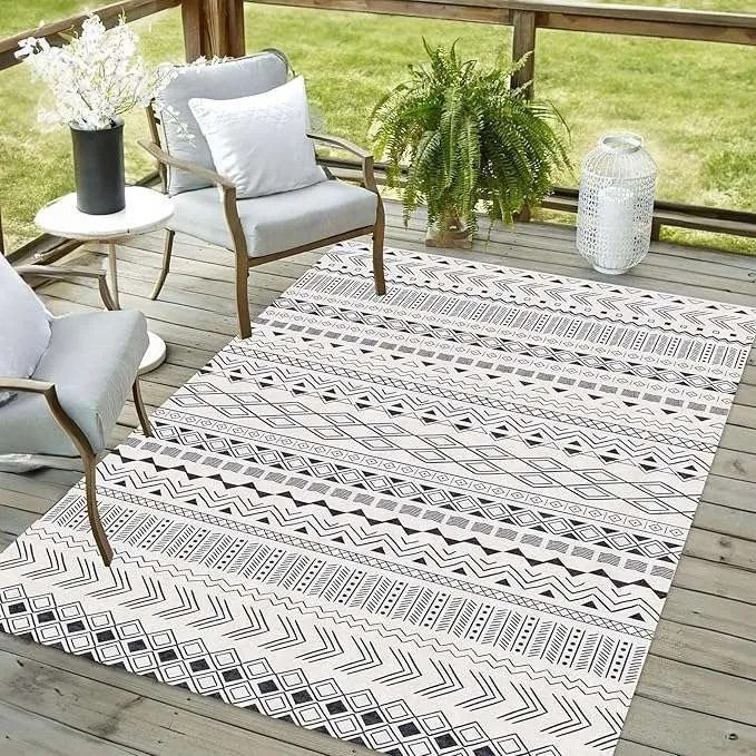 Hálószoba nappali szőnyeg 120x170 cm fekete-fehér geometrikus mintával