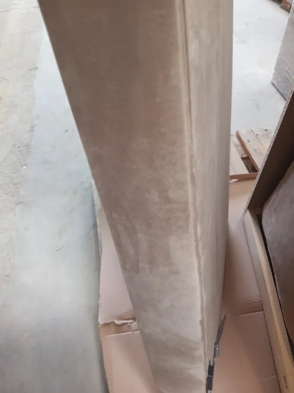 AKCIÓ Kinyitható U alakú VENORIA kanapé 285x146 cm, bézs + 2 díszpárna AJÁNDÉK II. osztály