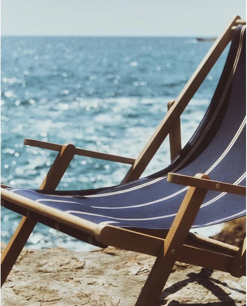 Kék tömörfa kerti napozóágy Vilara – Kave Home