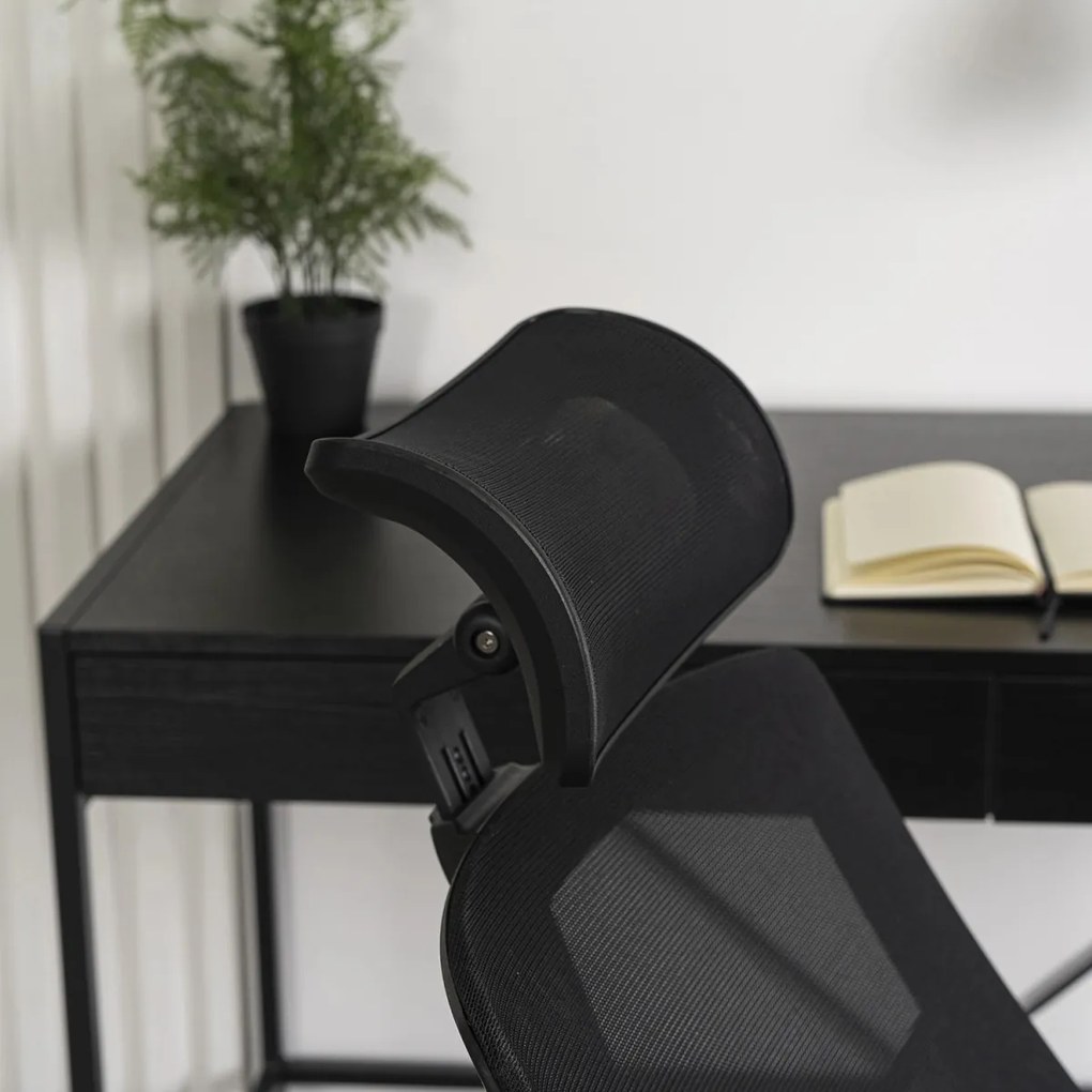 Irodai Forgószék Fekete Színben. BENTO