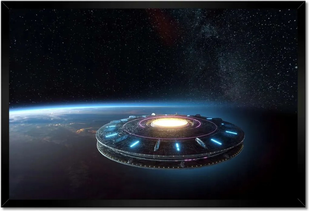 60x40-es keretes Ufo poszter, mely a Föld felett repül