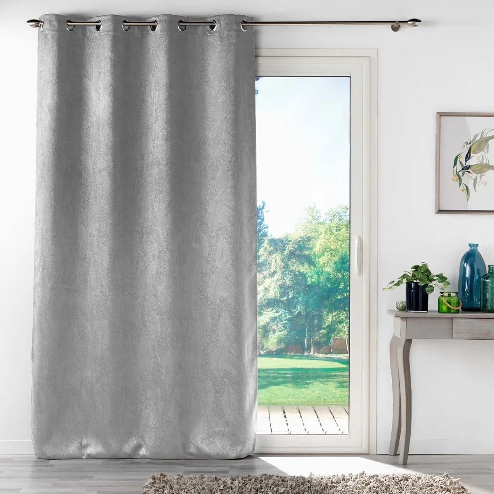Világosszürke bársony sötétítő függöny 135x280 cm Melodie – douceur d'intérieur