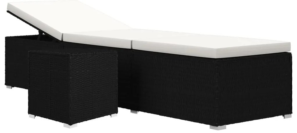 Krémfehér polyrattan napozóágy párnával és teázóasztallal