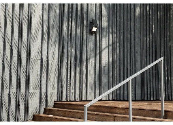 Kanlux 36607 - LED Reflektor napelemes panellel és érzékelővel 15W/15000 mAh 3,2V IP65 + távirányító