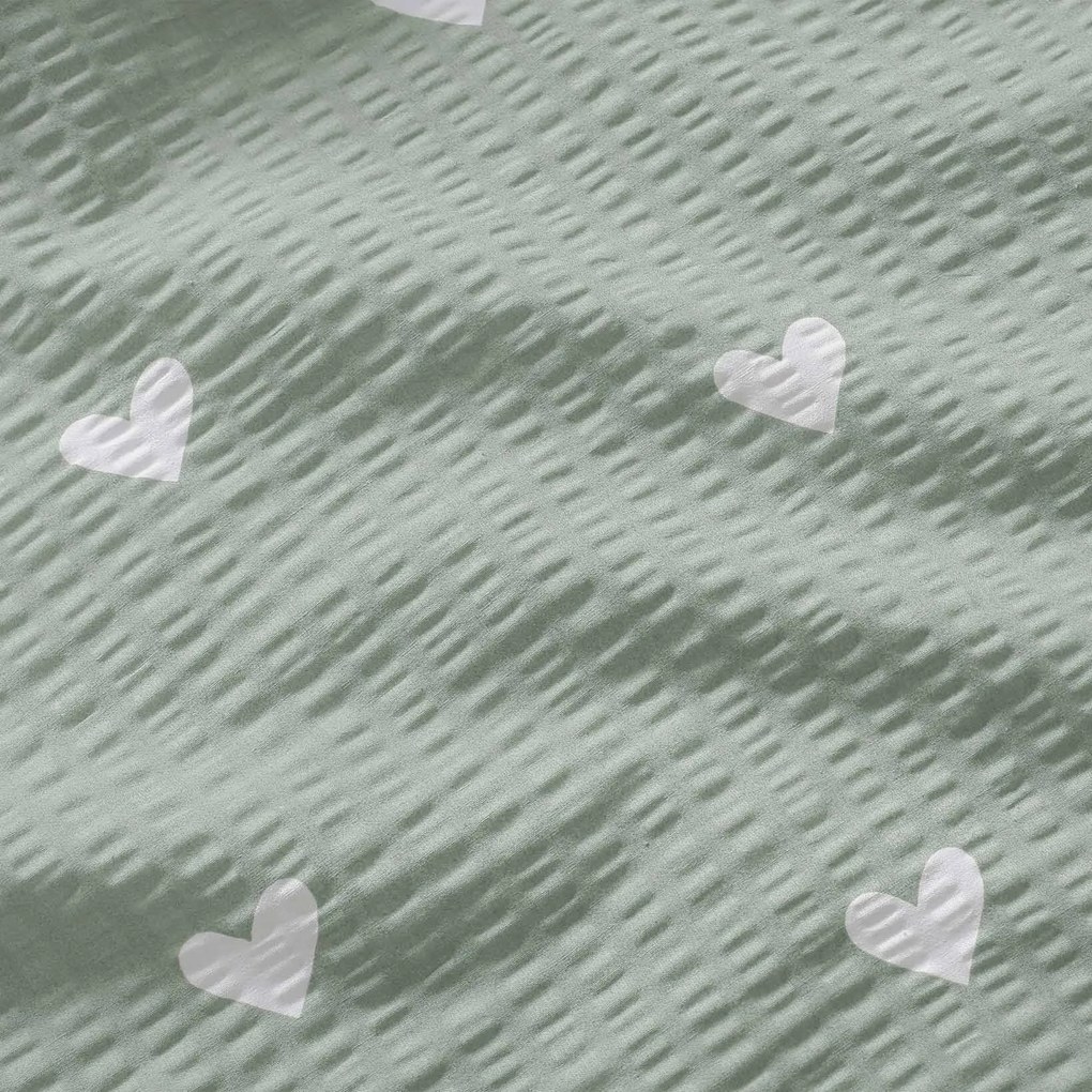 Goldea pamut krepp anyag - szívecskék, zsálya színű alapon 160 cm
