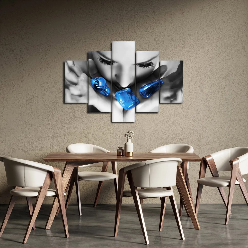 Egy nő portréja kövekkel (150x105 cm)