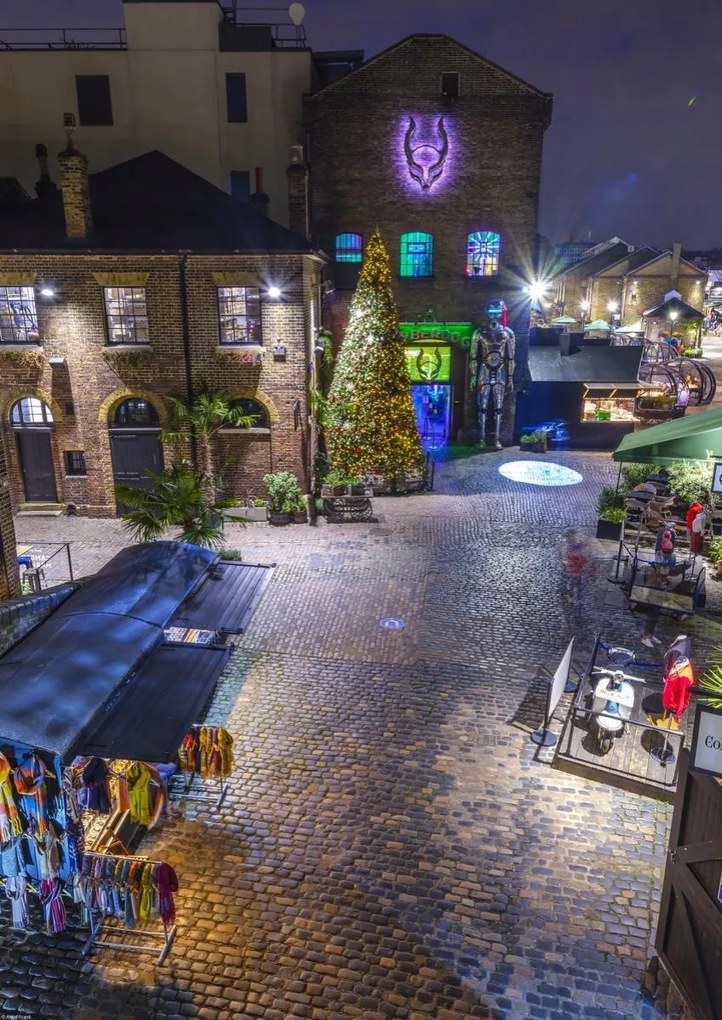 Poszter 42x59,4cm Camden piac éjszaka, Assaf Frank