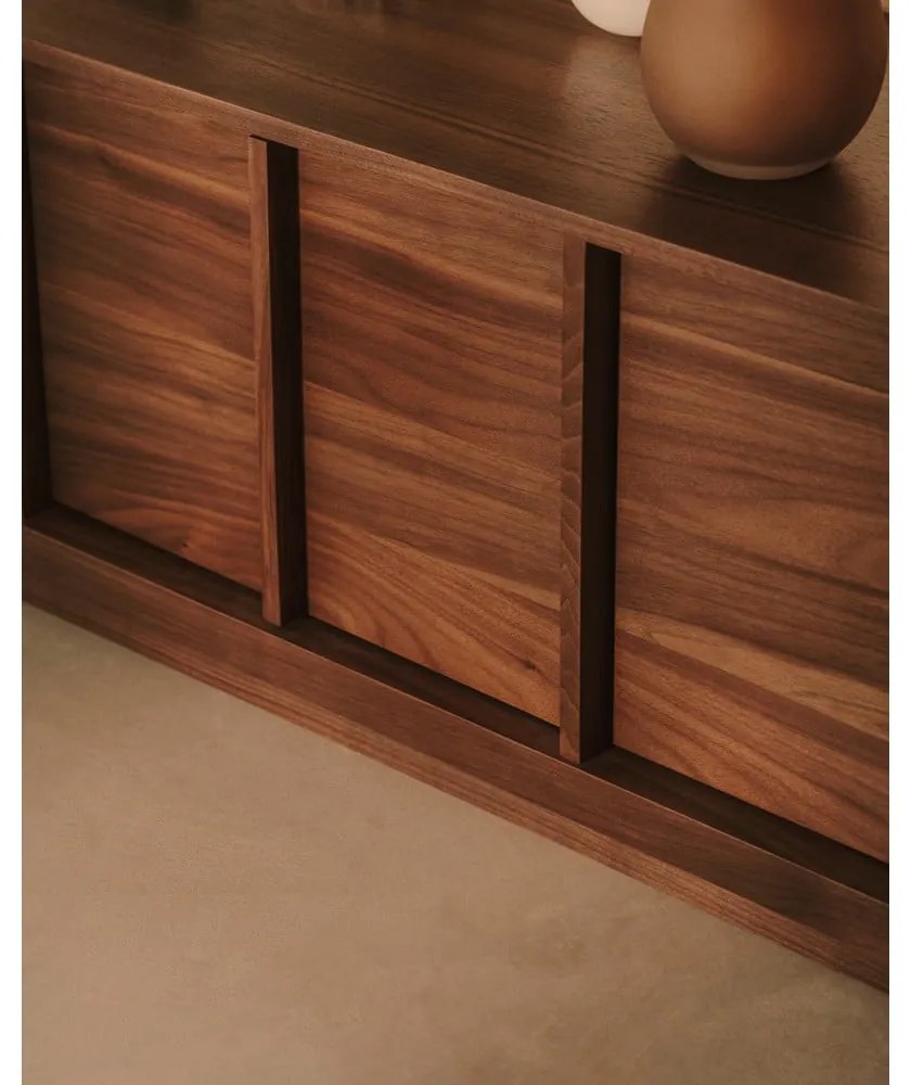 Barna TV-állvány diófa dekorral 200x47x40 cm Onix – Kave Home