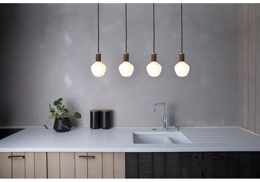 Meleg színű LED dimmelhető izzó E27, 6 W Enno – tala