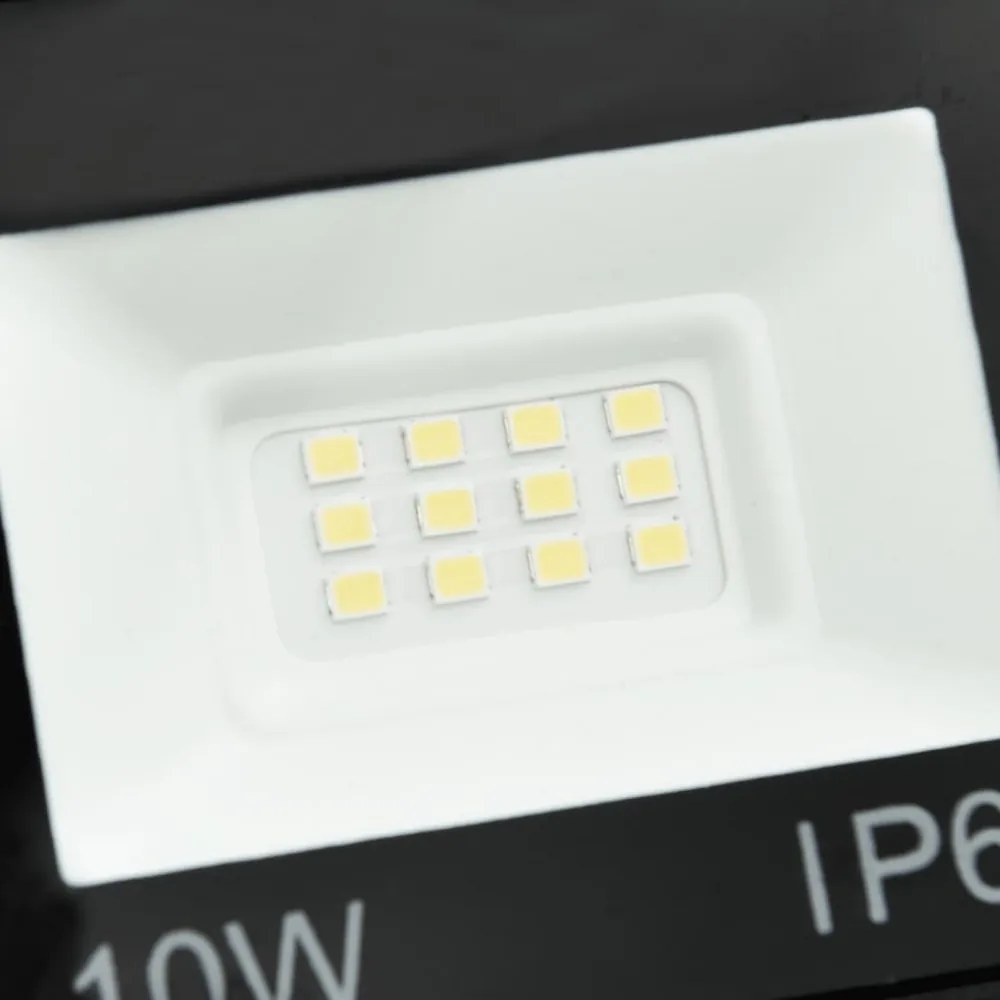 2 db hideg fehér fényű LED-es reflektor 10 W