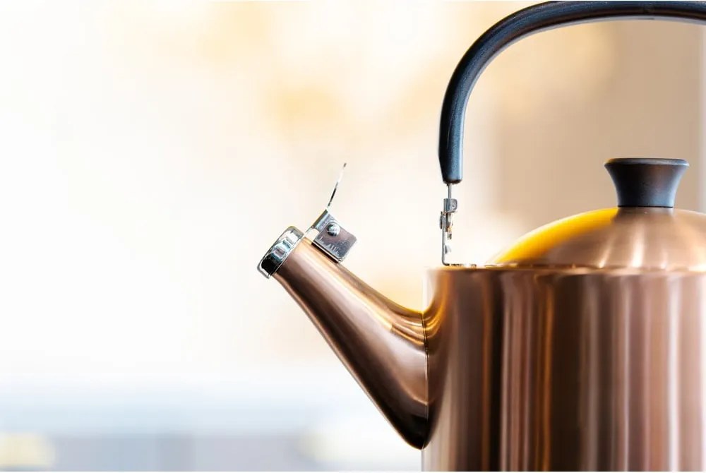 Rézszínű rozsdamentes acél vízforraló kanna 1,5 l Diamante – Vialli Design