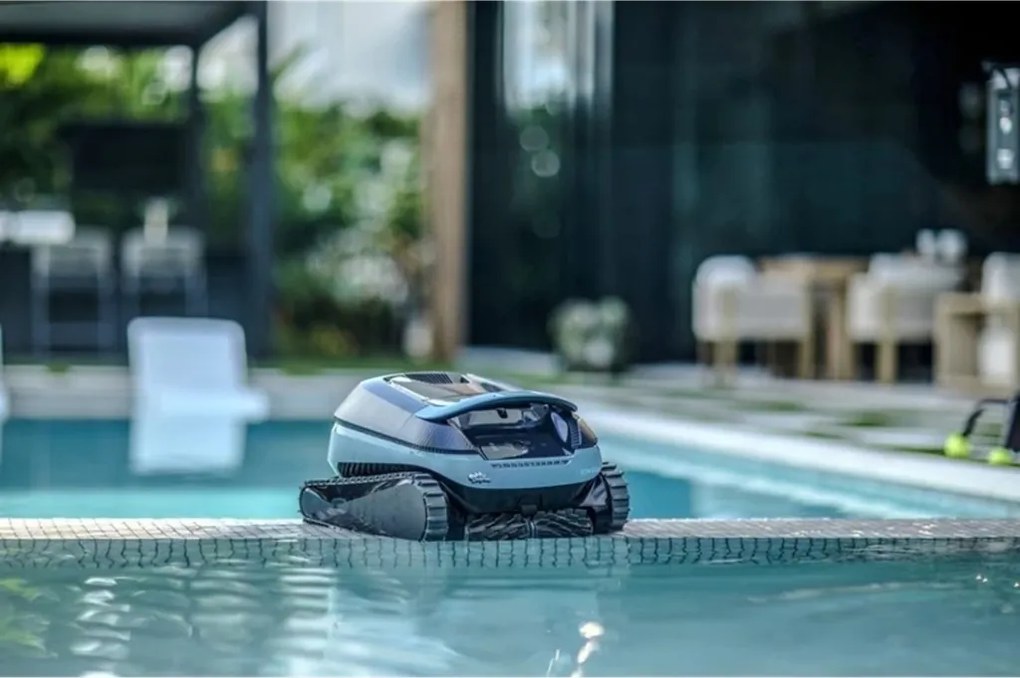 Medencetisztító robot, Dolphin EON 120, teljes medencetisztítás (padló, fal, vízvonal és lépcső tisztítás), SmartMap navigáció, UltraRun mód, DebrisLock szűrőrendszer, applikáció vezérlés