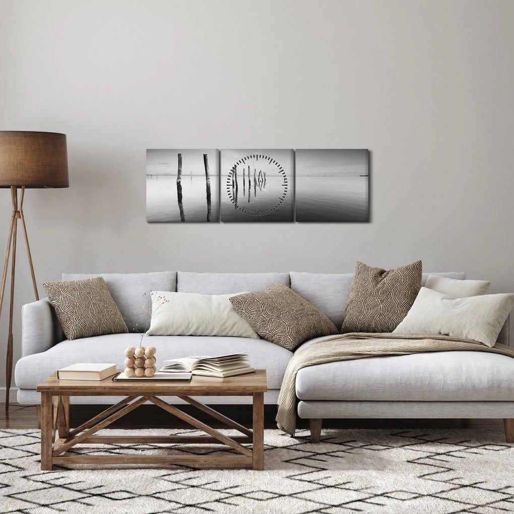 Egy fekete-fehér vízfelszín képe (órával) (90x30 cm)
