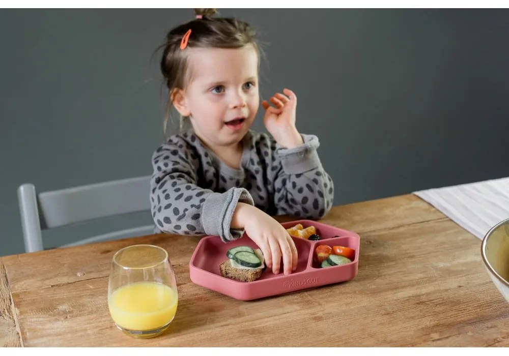 Piros szilikon gyerek tányér 16x25 cm – Kindsgut