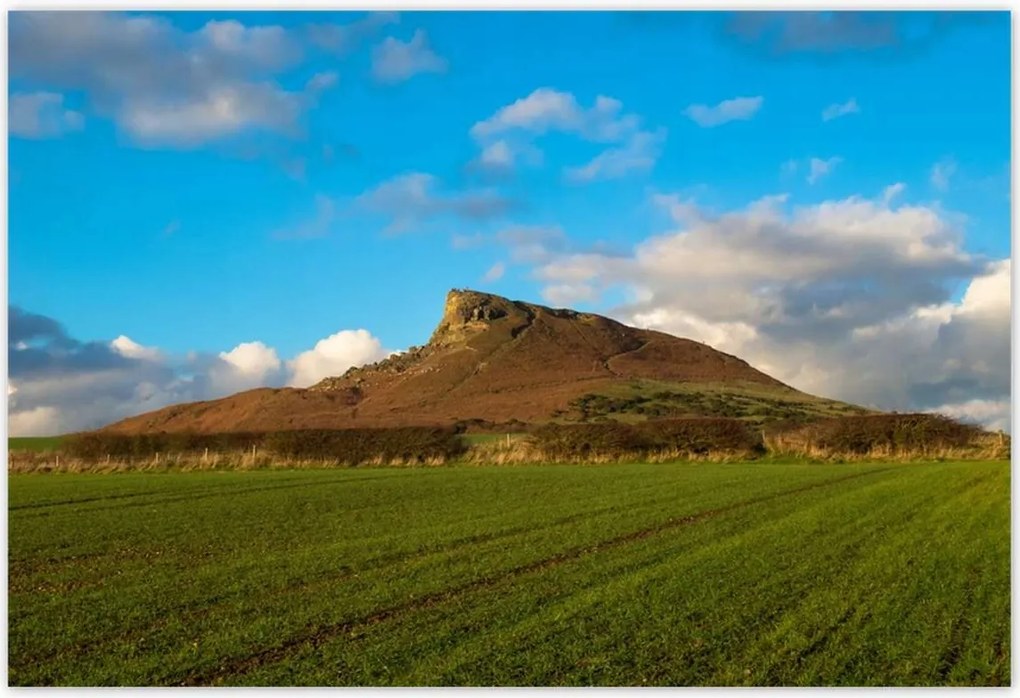 Poszterek 200x135 Hegy a mező mögött