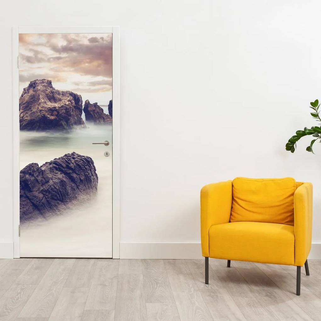 Fotótapéta ajtóra - Sziklák a ködben (95x205cm)