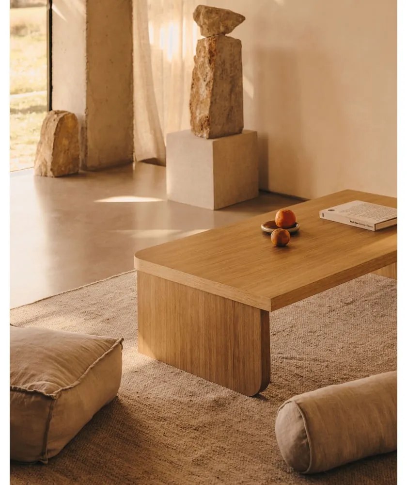 Natúr színű dohányzóasztal tölgyfa dekorral 75x140 cm Oaq – Kave Home