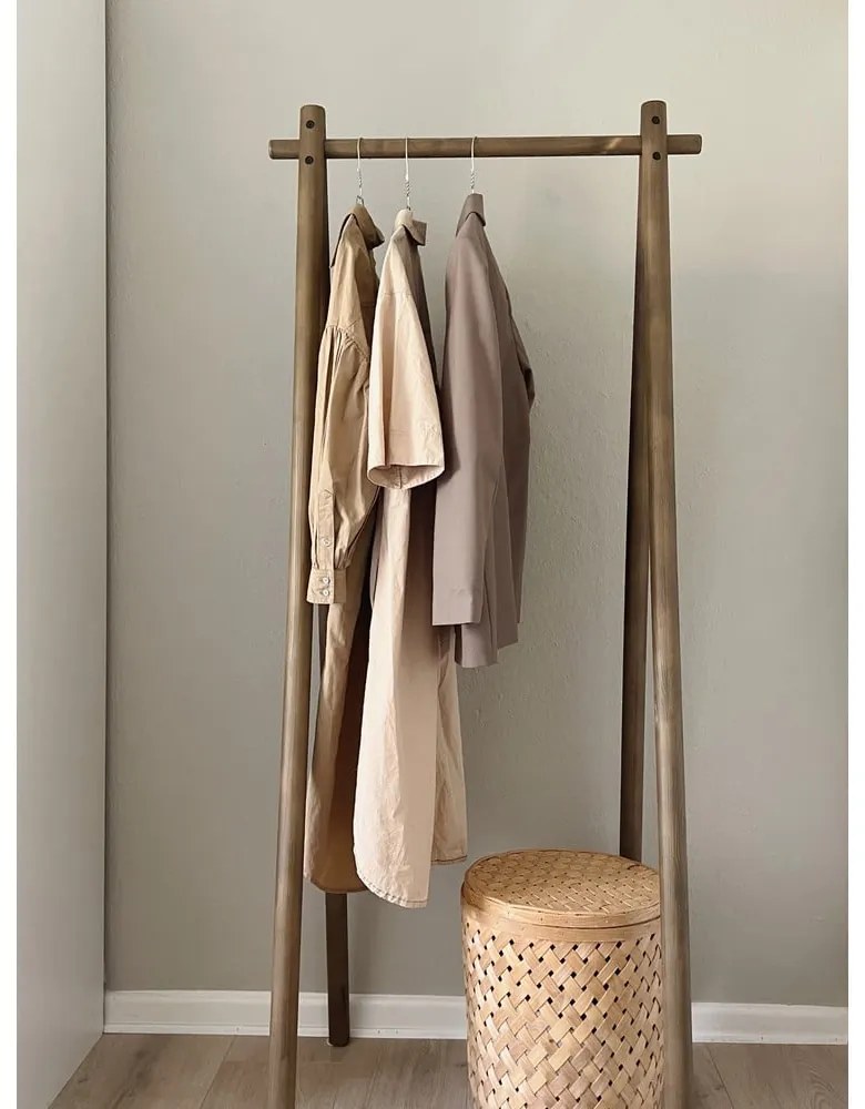 Barna borovi fenyő ruhatartó állvány Hongi – Karup Design