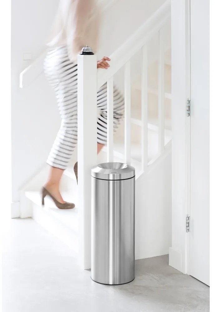 Matt ezüstszínű acél szemetes 30 l Flame Guard – Brabantia