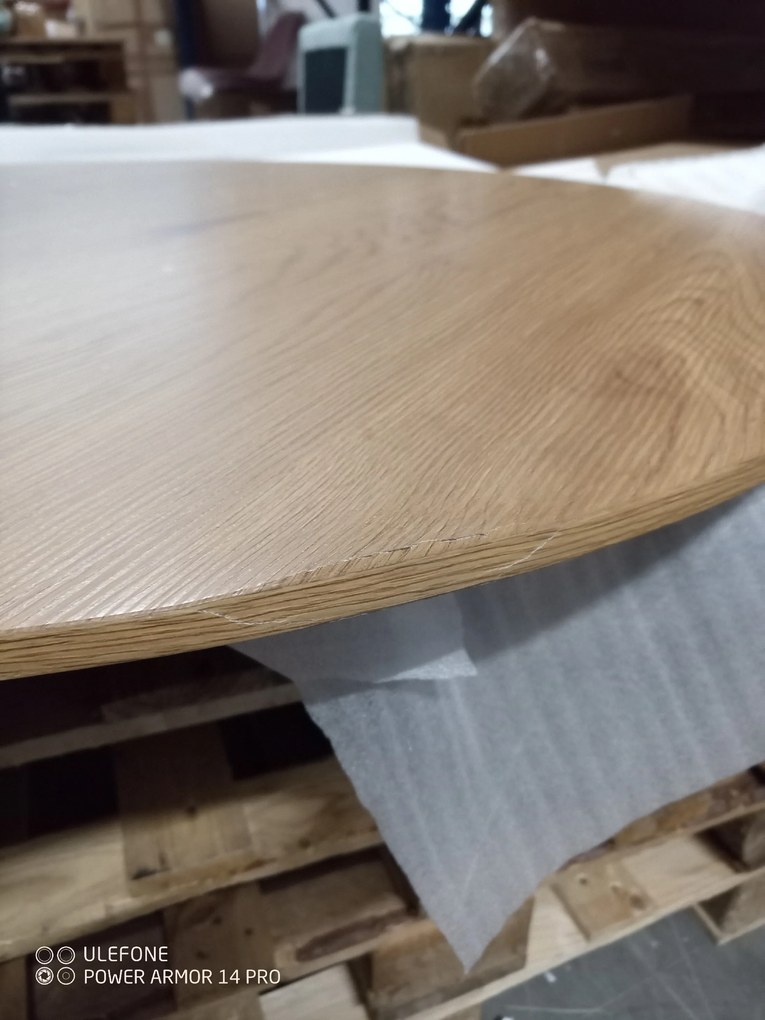 AKCIÓ Tölgy étkezőasztal fekete lábakkal TETIS 100x100 II. osztály