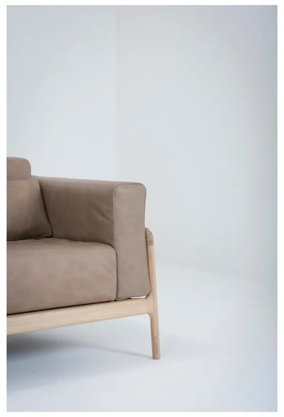 Fawn világosbarna kanapé bivalybőrből, tömör tölgyfa szerkezettel, 210 cm - Gazzda