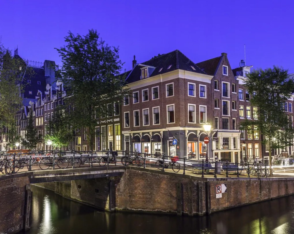 Poszter 76x60,5cm Csatorna Amszterdam városon át, Assaf Frank