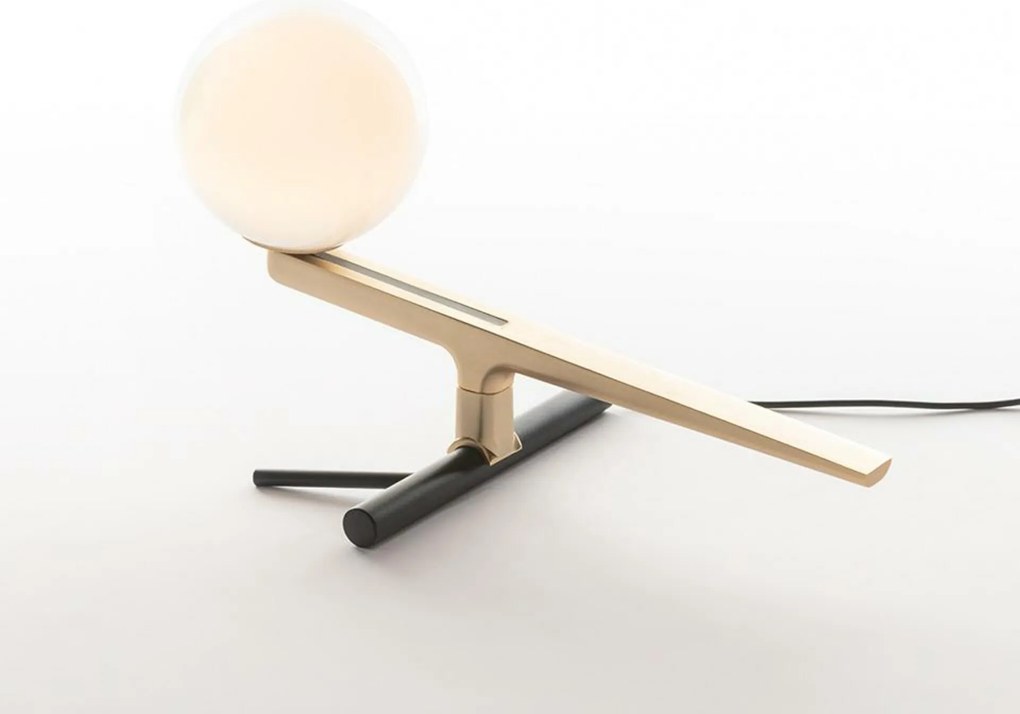 Artemide Yanzi asztali lámpa, Led 9,5 W, 3000 K, sárgaréz/fehér/fekete